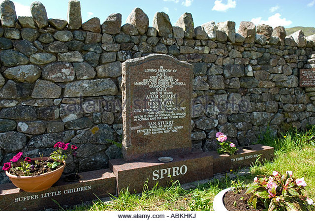 The Octopus the-grave-of-ian-stuart-spiro-and-his-wife-gail-and-their-three-children-abkhkj